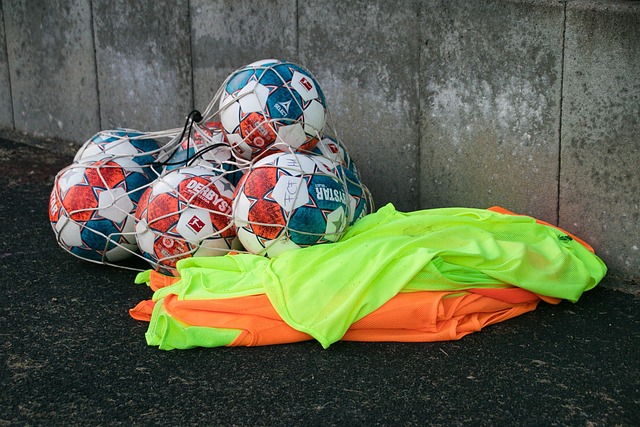 前国脚：中超继续降薪？典型的中国式管理 球员很辛苦就该拿高薪.